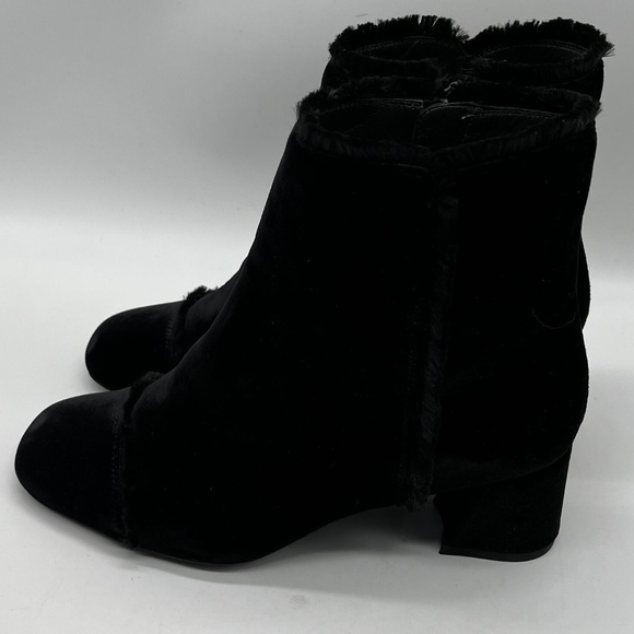 Stuart Weitzman 'On The Fringe' Block Heel Bootie in Black Velvet sz 37.5 - Picture 3 of 5